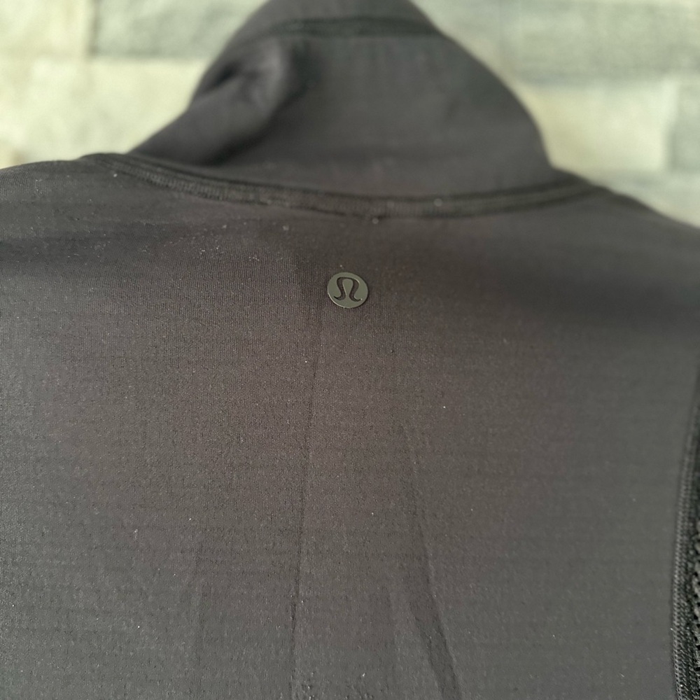 Lululemon Hot Mesh Jacket
Black - Picture 11 of 11